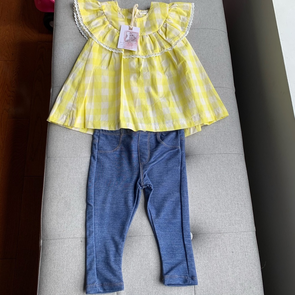 Jessica Simpson lemon ruffled shirt with jeggings